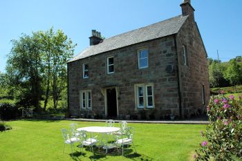 The Old Manse Guest House in Lochcarron is a superbly refurbished granite building, formerly the vicarage in the village.